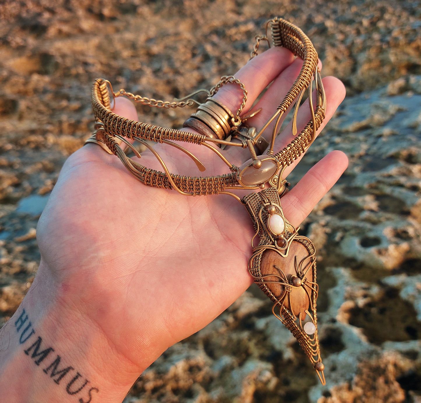 WIRE-WRAPPED NECKLACE PICTURE JASPER