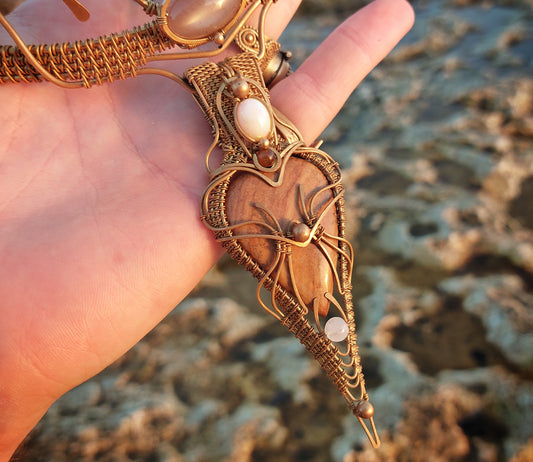 WIRE-WRAPPED NECKLACE PICTURE JASPER