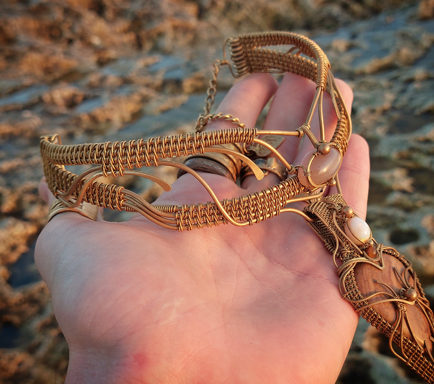 WIRE-WRAPPED NECKLACE PICTURE JASPER