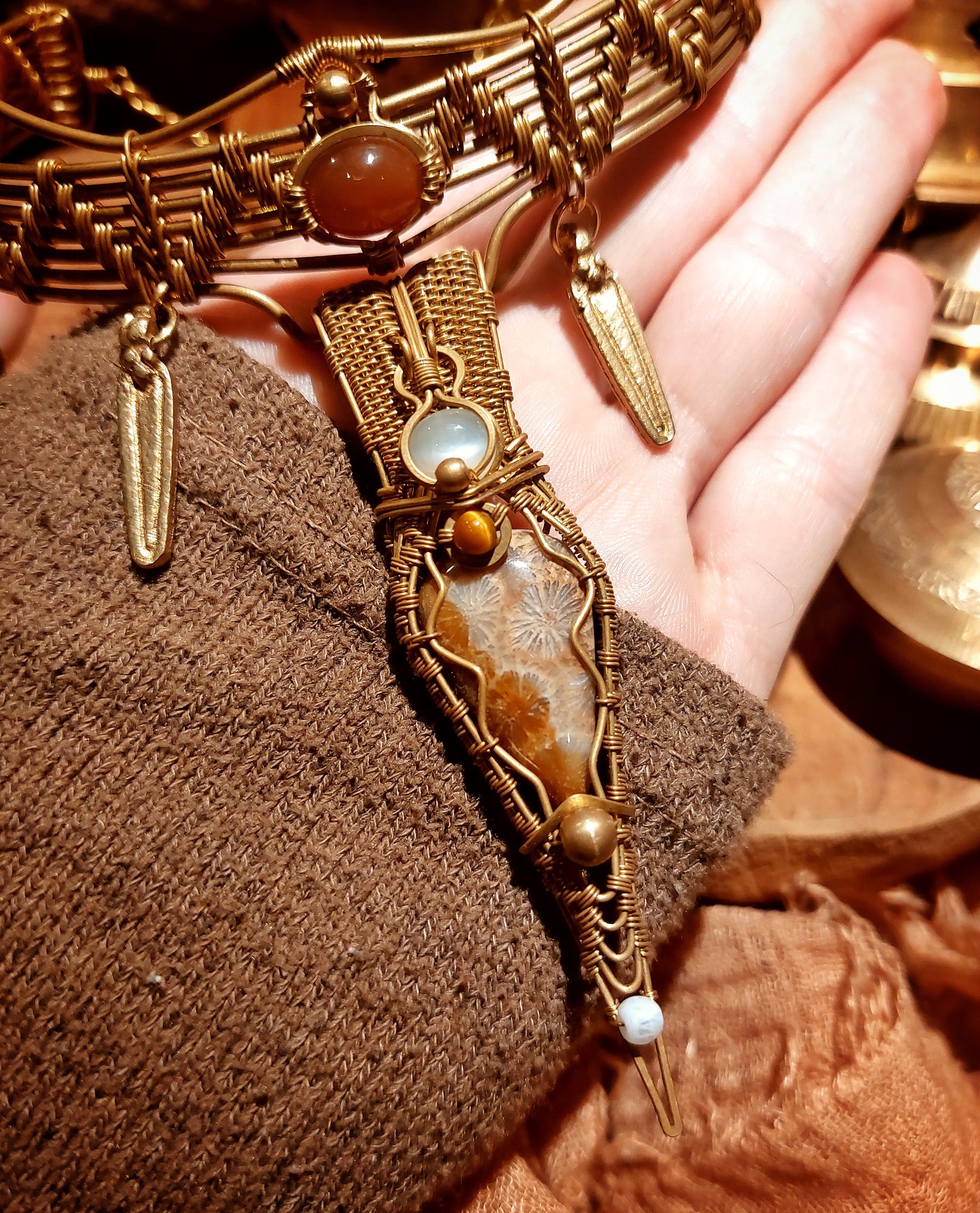 WIRE-WRAPPED NECKLACE FOSSIL CORAL