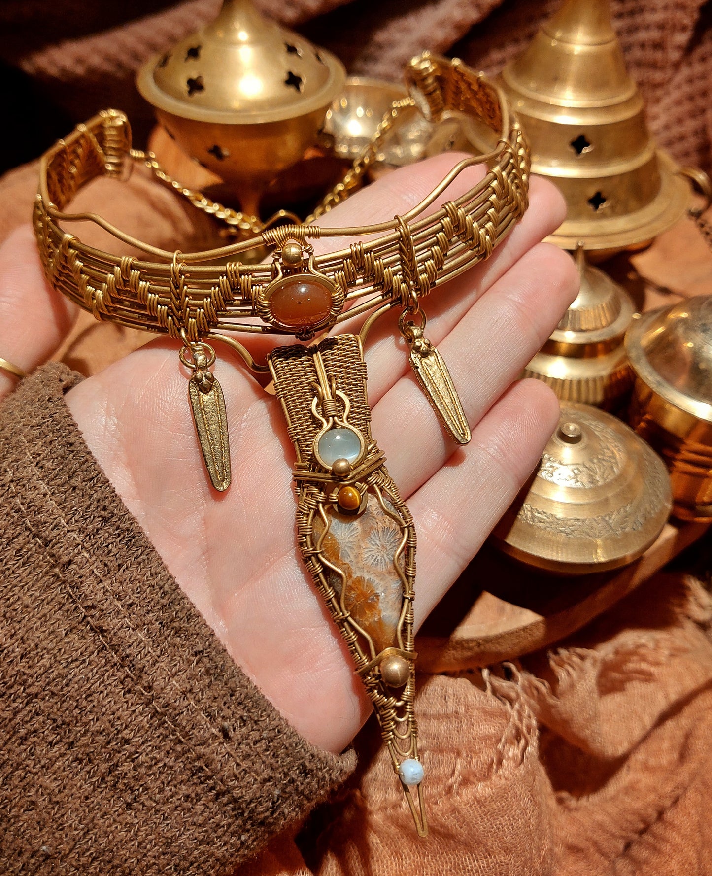 WIRE-WRAPPED NECKLACE FOSSIL CORAL