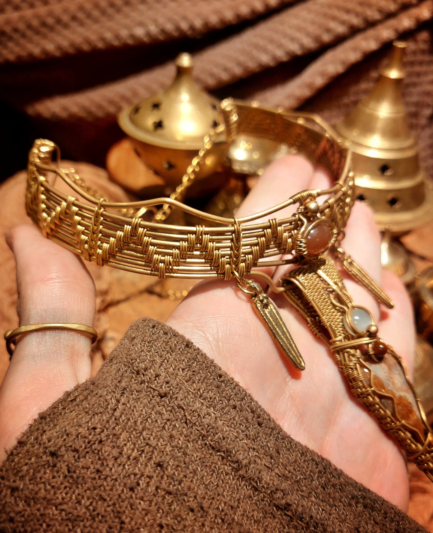WIRE-WRAPPED NECKLACE FOSSIL CORAL
