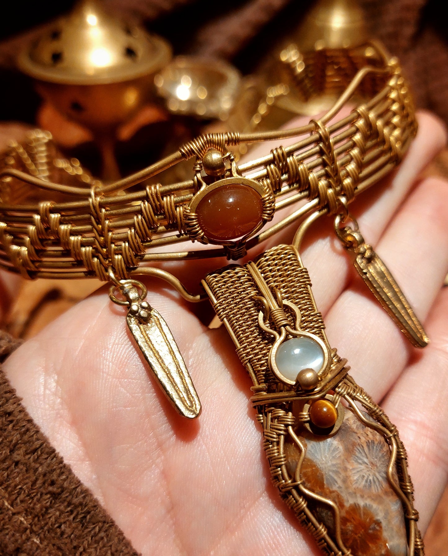 WIRE-WRAPPED NECKLACE FOSSIL CORAL