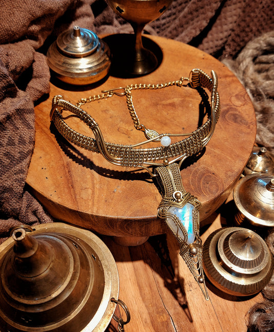 WIRE-WRAPPED NECKLACE MOONSTONE