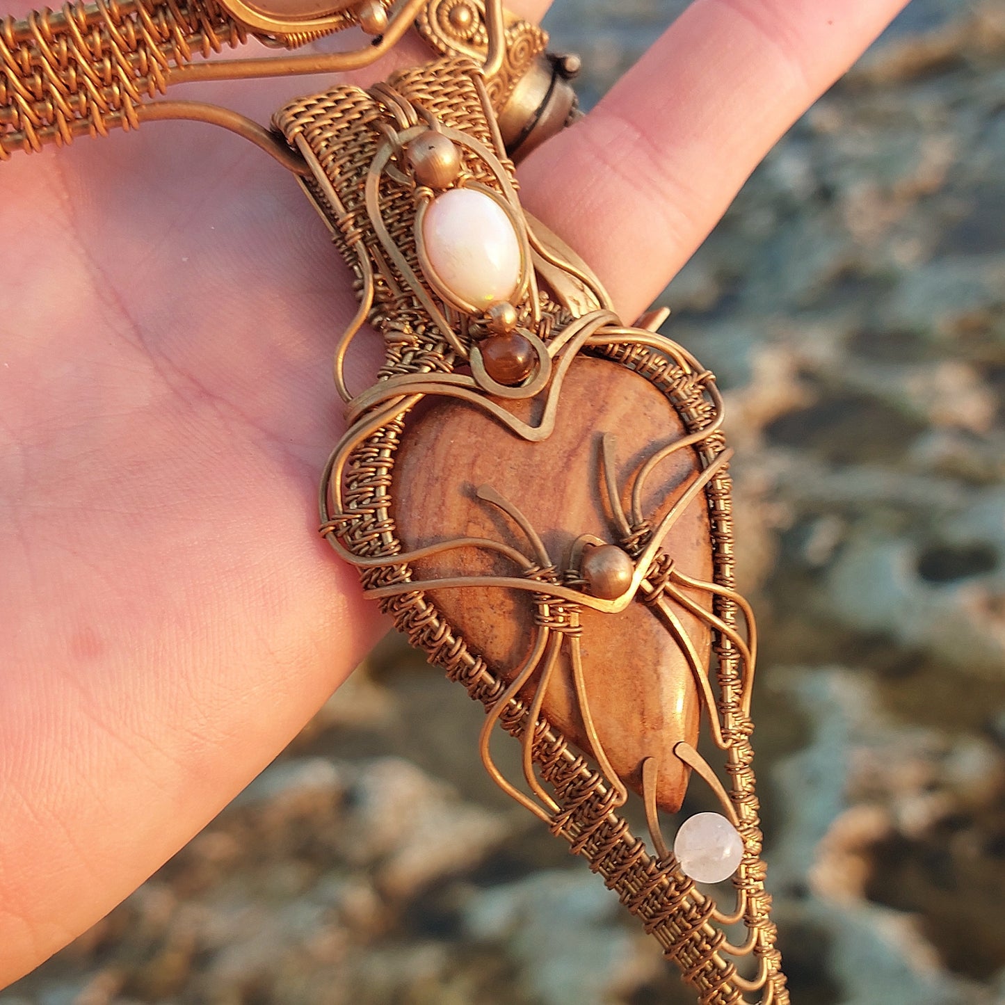 WIRE-WRAPPED NECKLACE PICTURE JASPER