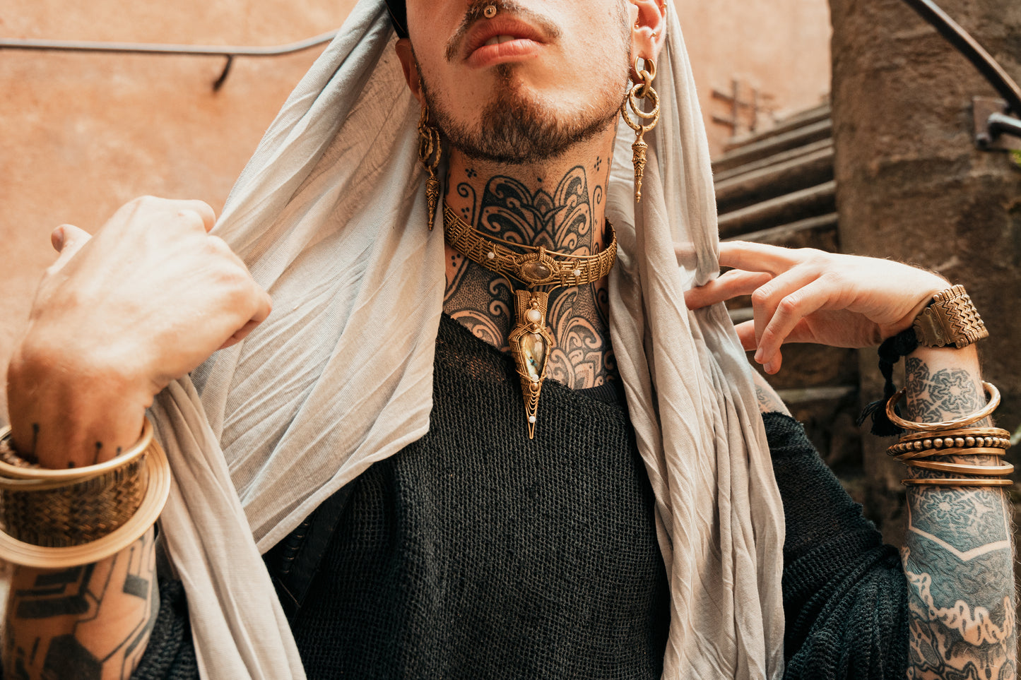 TEZARA HANGER GOLD SINGLE