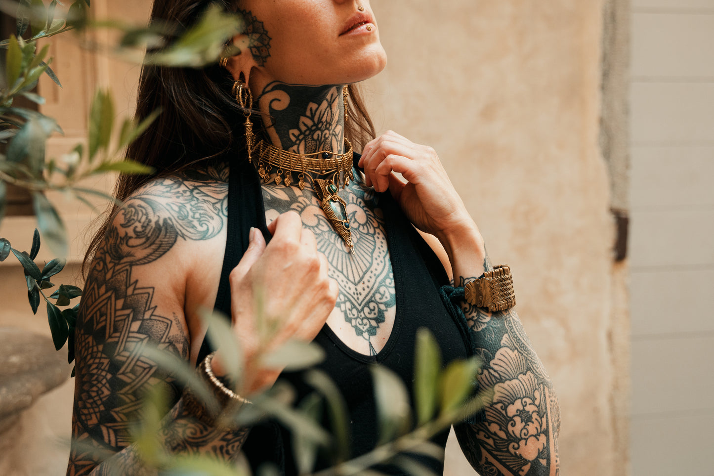 TEZARA HANGER GOLD SINGLE