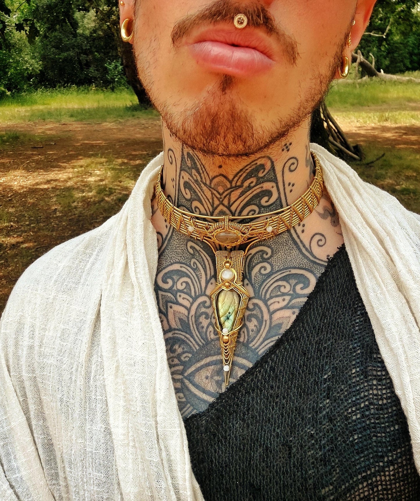 WIRE-WRAPPED NECKLACE LABRADORITE