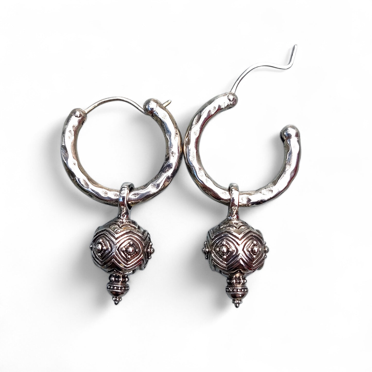 EARRING HAMMERED 3MM SILVER