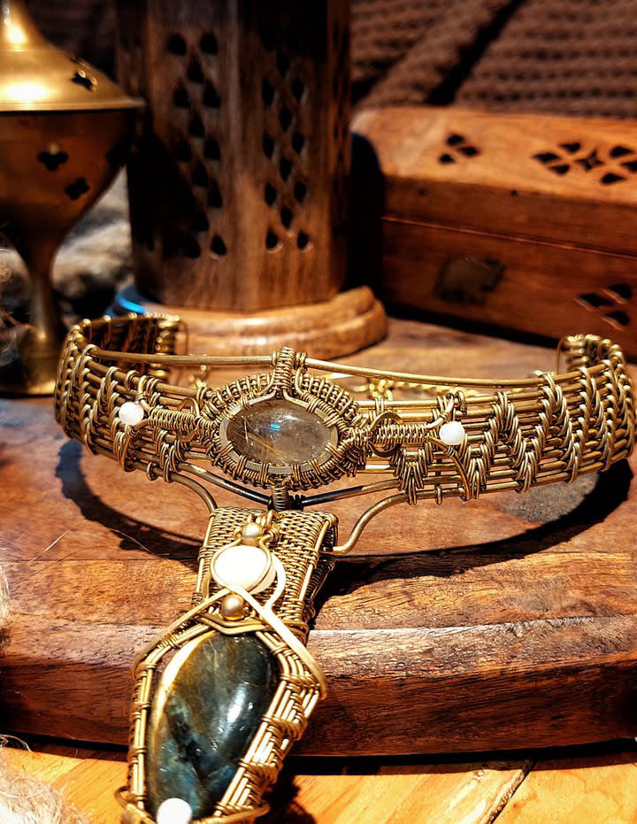 WIRE-WRAPPED NECKLACE LABRADORITE