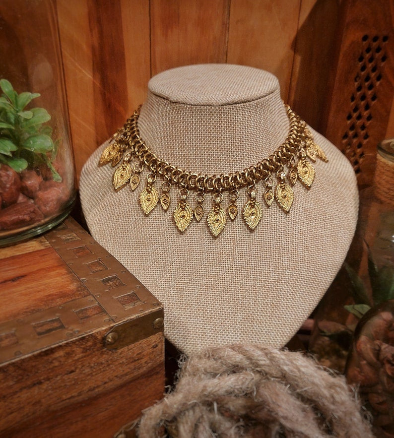 CHAINMAILNECKLACE WITH CHARMS