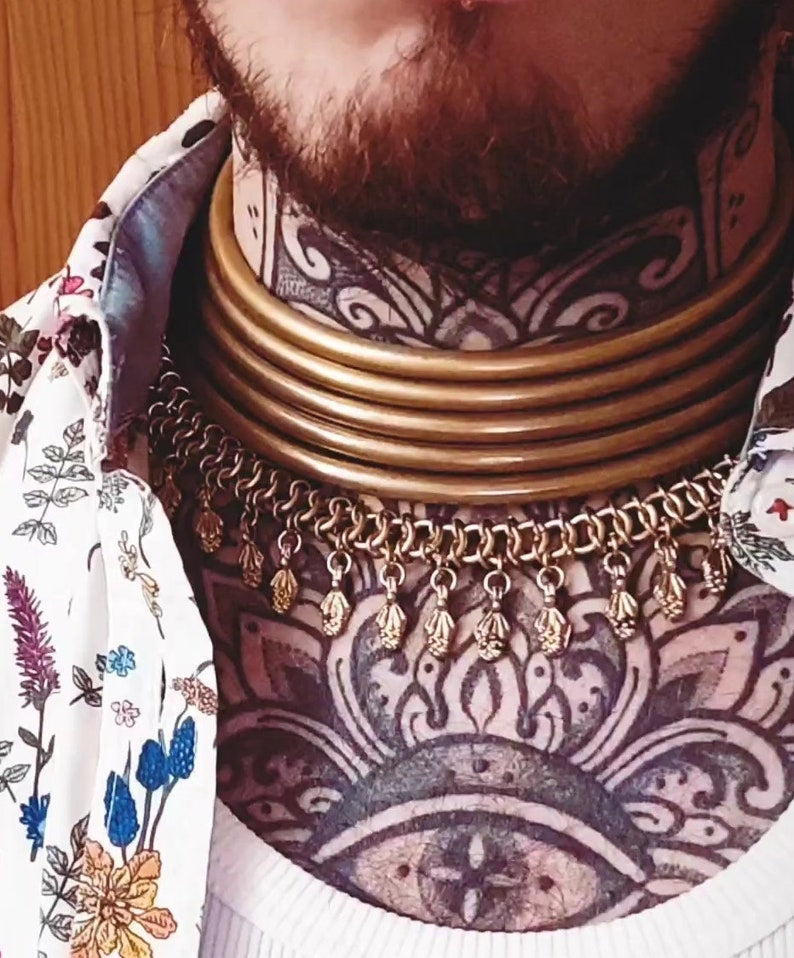 CHAINMAILNECKLACE WITH CHARMS