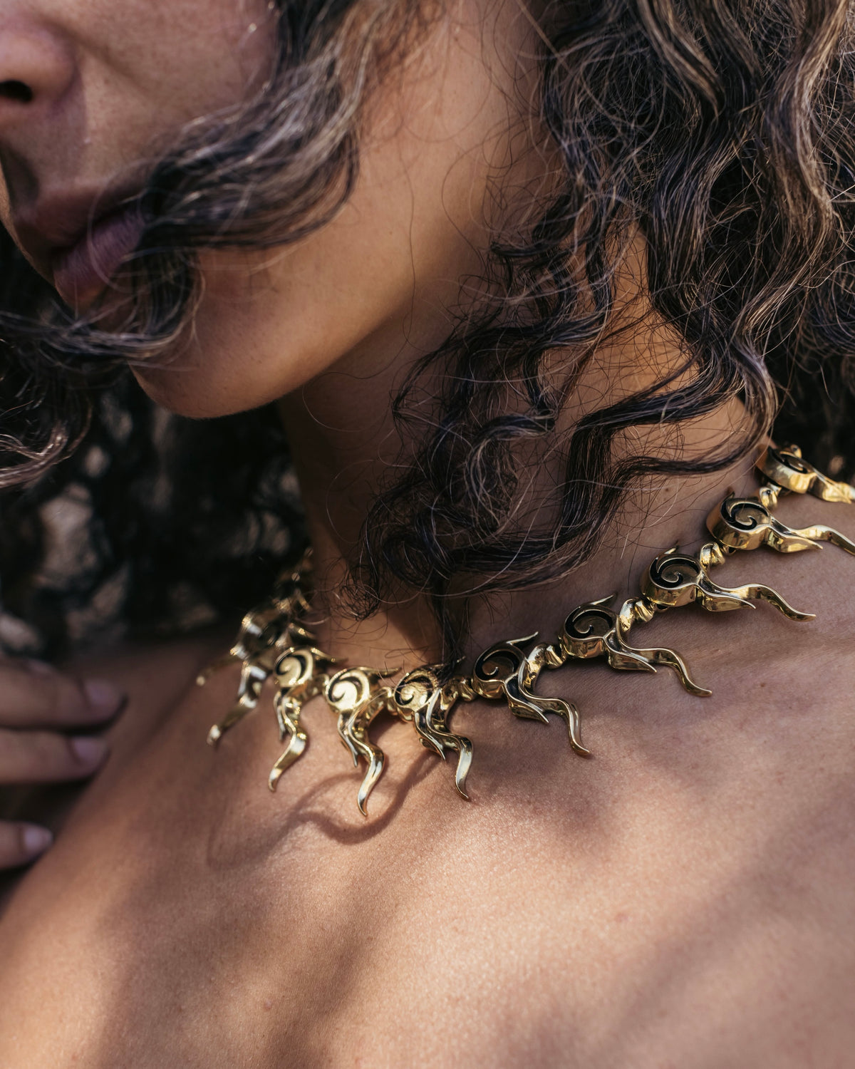 GUARDIAN SPINE NECKLACE GOLD